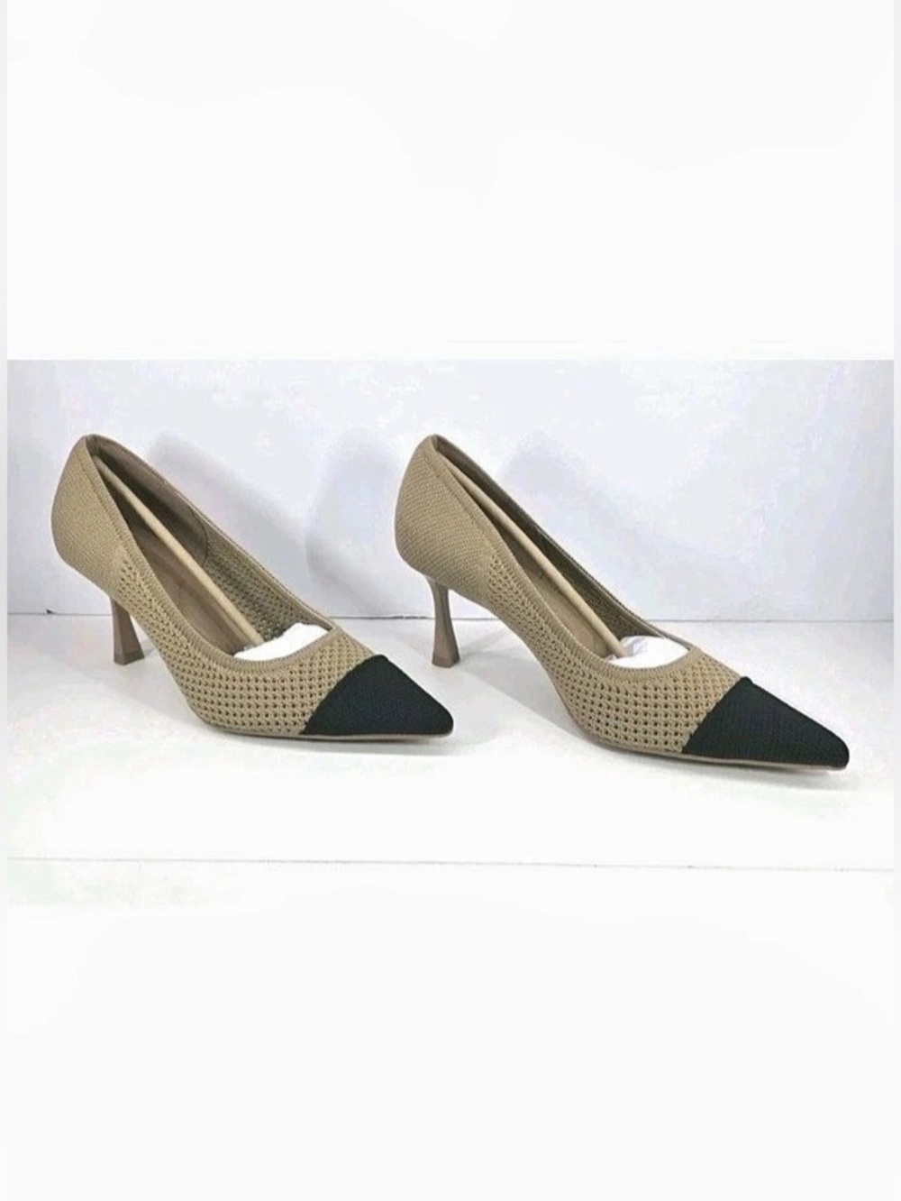 Two-tone Cosy Island Pointed Toe Heels in Beige & Black US 8 NIB